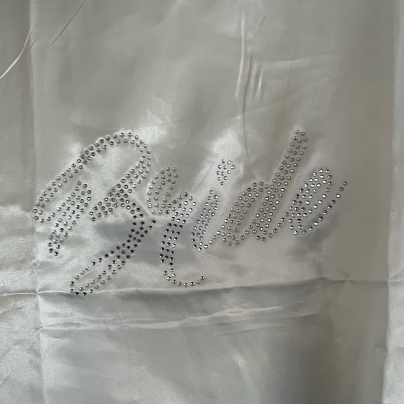 Short Sleeve Bridal Robe - Picture 4 of 10